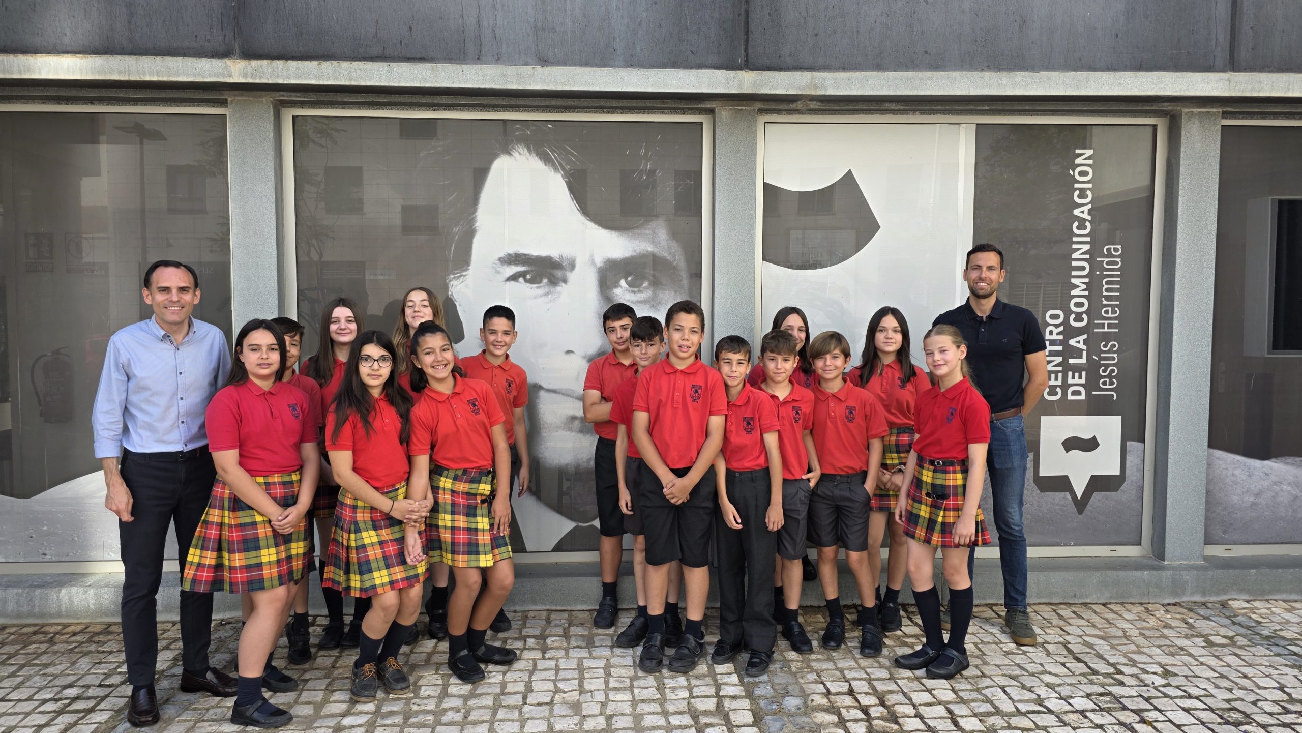 ASISTENCIA A LA CLAUSURA DE LOS TALLERES DE ELABORACIÓN DE PERIÓDICOS DEL CENTRO JESÚS HERMIDA