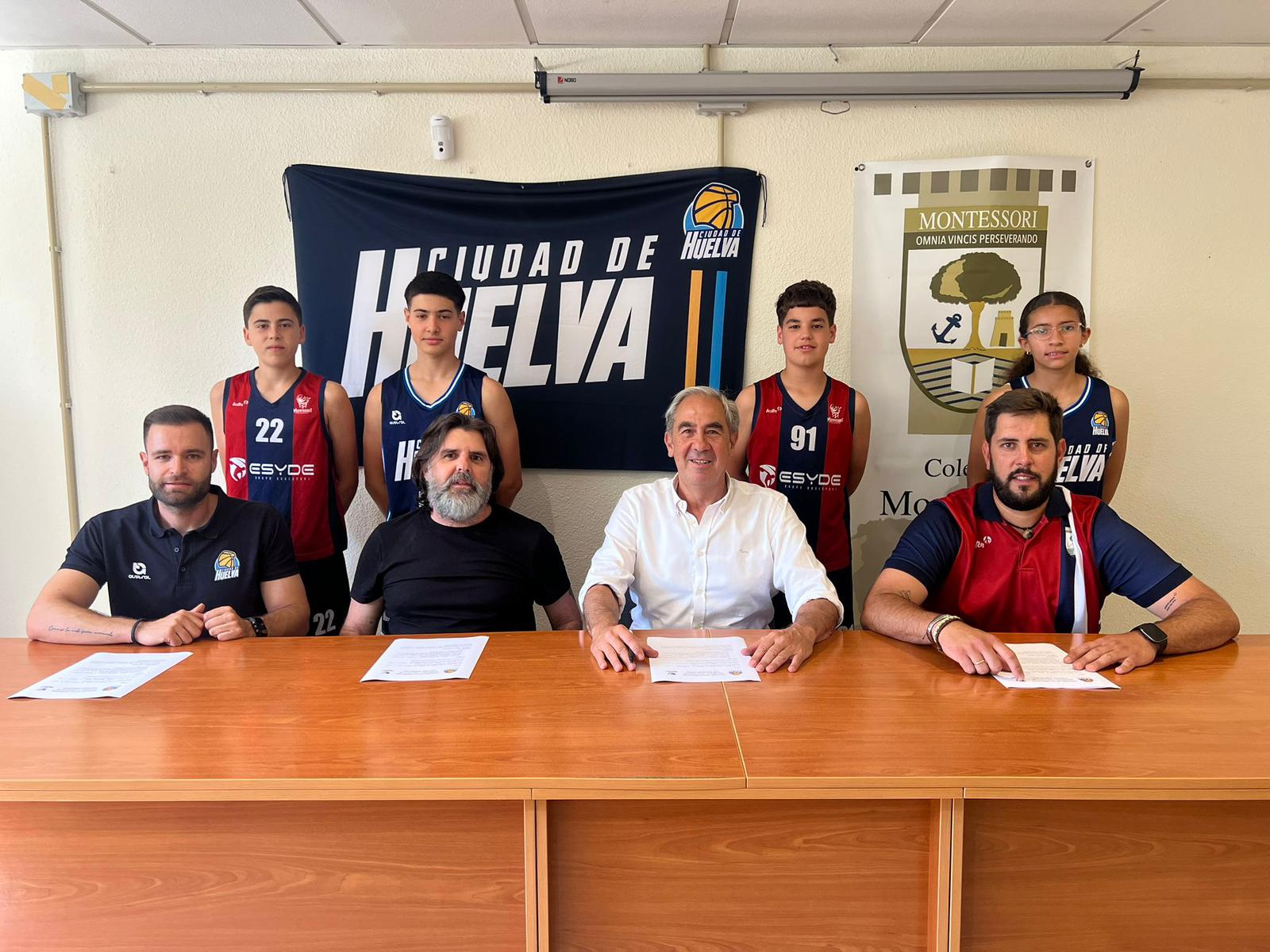 FIRMA CONVENIO COLABORACIÓN ENTRE NUESTRO C.D. MONTESSORI Y C.D. BALONCESTO HUELVA LA LUZ